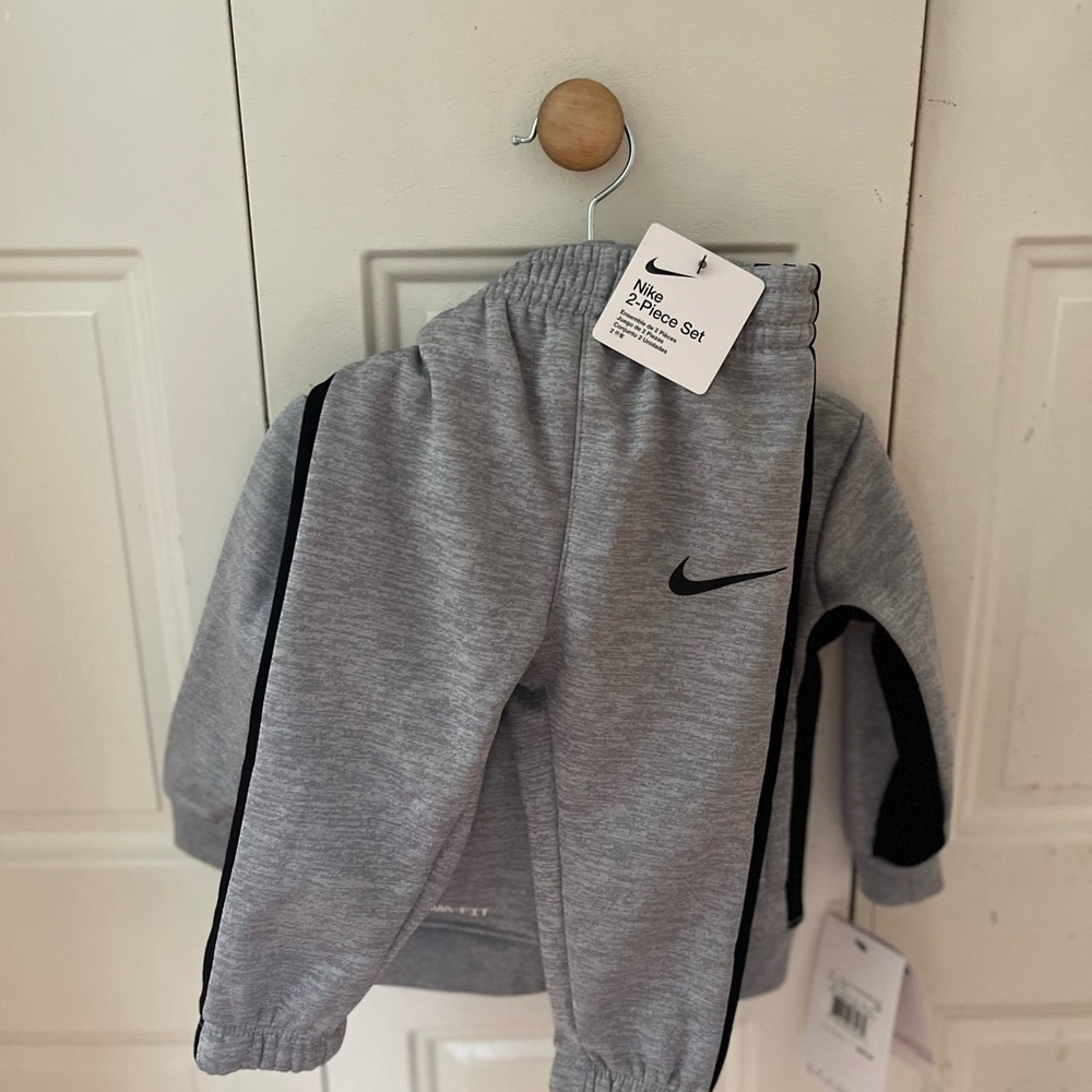 12M Nike Boy`s Therma Fleece Full Zip Hoodie & Jogger Pants 2 Piece Set